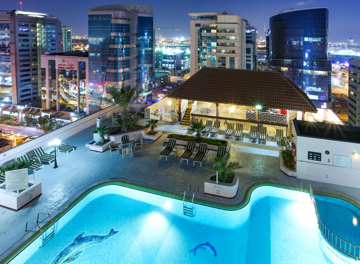 استخر هتل کارلتون پالاس